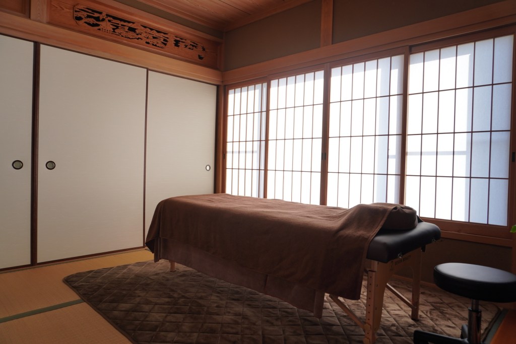 KOKOYOI西予下松葉のサロン室内の様子